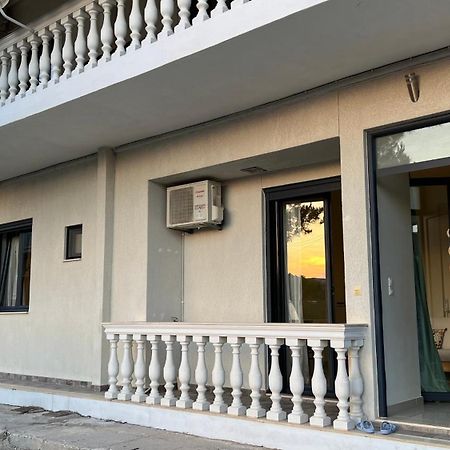 100 Meters From The Sea Apartment Xylokastro Exterior photo