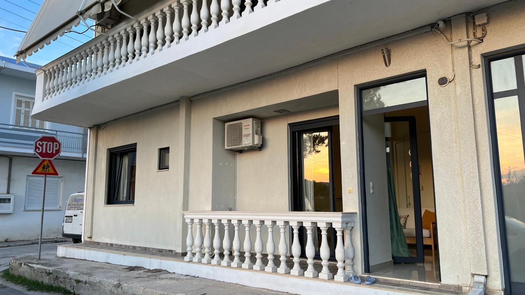 100 Meters From The Sea Apartment Xylokastro Exterior photo